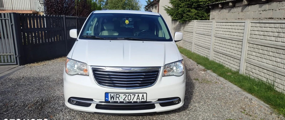 Chrysler Town &amp; Country cena 57900 przebieg: 265000, rok produkcji 2014 z Radom małe 172